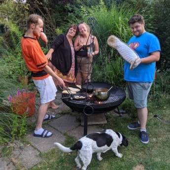 Raw 1000mm 50KG Fire Bowls Set With Tri-Pod customer BBQ