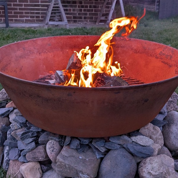 Raw 850mm Diameter Cast Iron BBQ Fire Bowl  And Chef's Cast Iron Griddle Kit